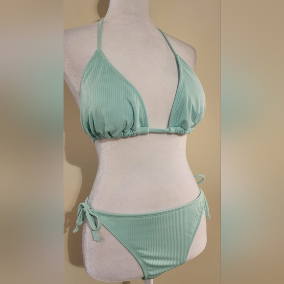 NWT 4 Piece Bikini Set (2 Tops, 1 Bottom & 1 Sarong) Junior's L/XL - Picture 13 of 13